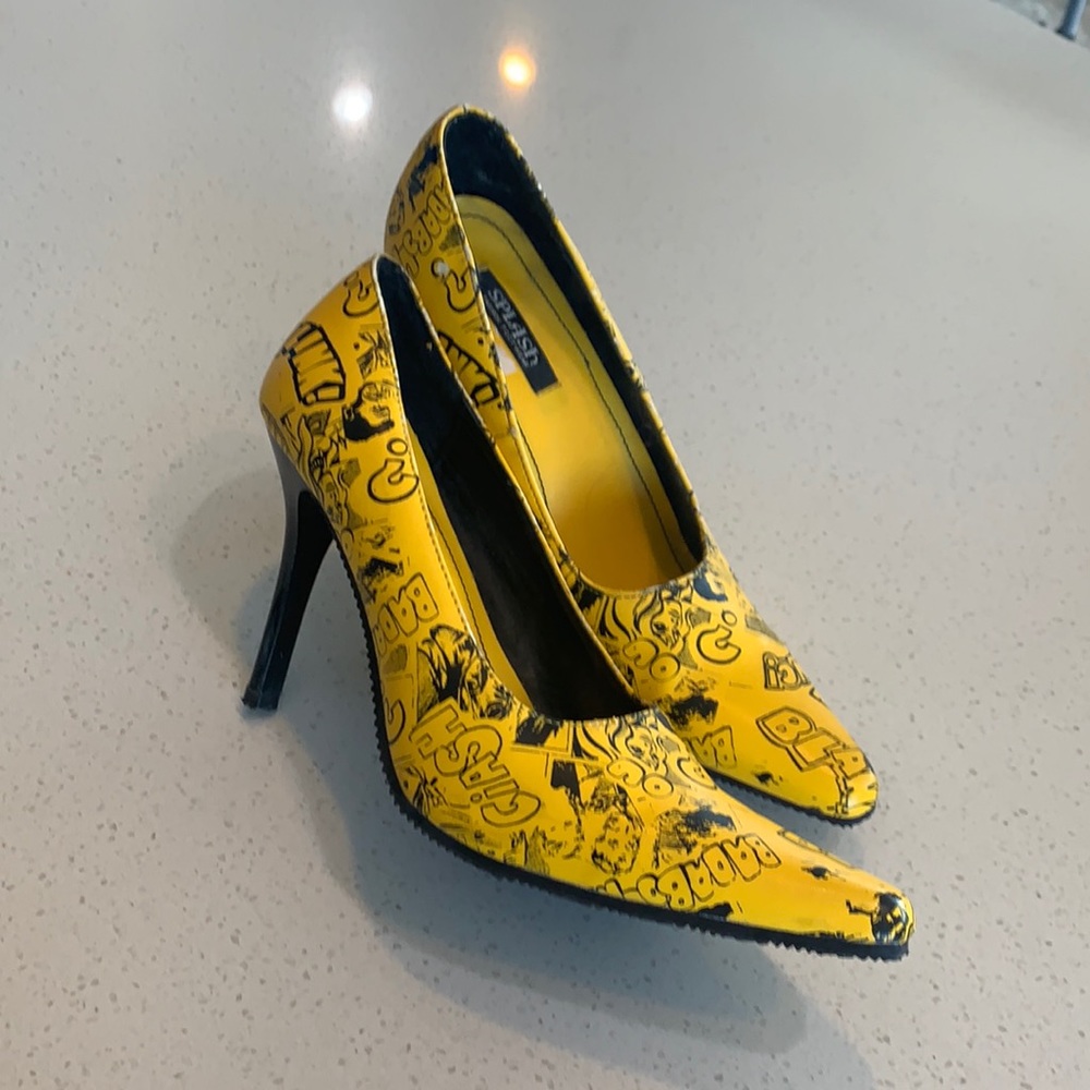 Yellow & Black Splash cartoon stiletto heels sz 7